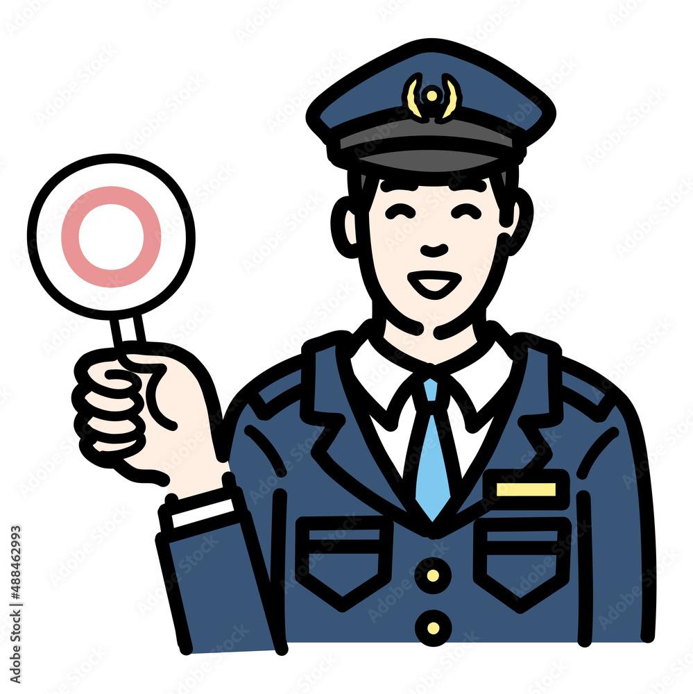 マルの札を持って笑顔の警察官の男性
マルの札を持って笑顔の警察官の男性