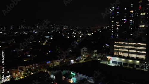 Wallpaper Mural Mágica noche brillante. Edificios y rascacielos Torontodigital.ca