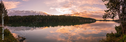 Tableau sur toile Panoramic landscape sunrise reflections on Filucy Bay, Puget Sound, Washington S