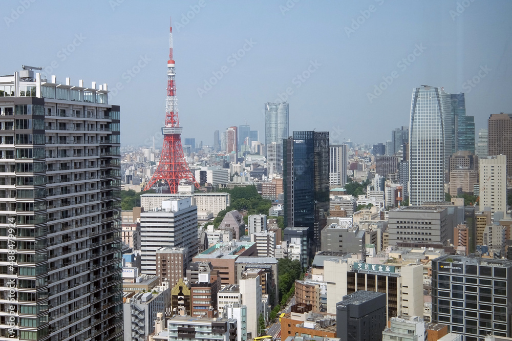 タワーマンション上階から見る東京タワーとビル群