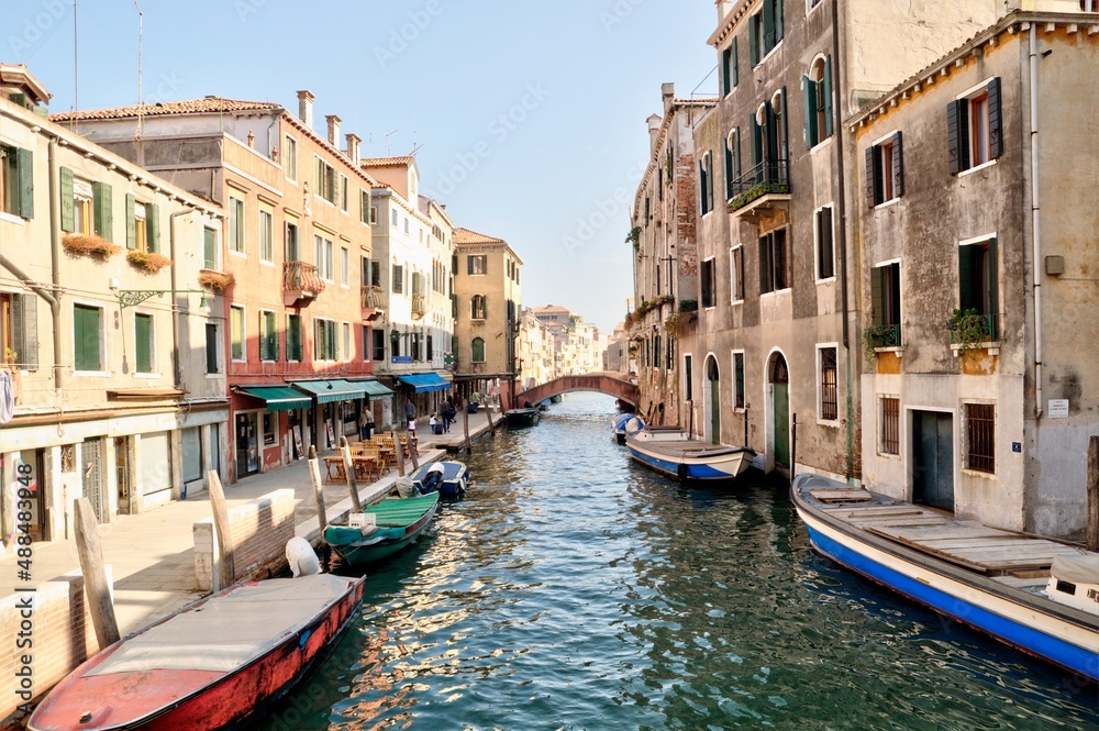 Obraz premium A Canal in Venice near the Jewish Quarter.