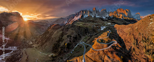 Canvas-taulu Gardena Pass, Italy - Aerial panoramic view of the curvy roads of the famous Gar