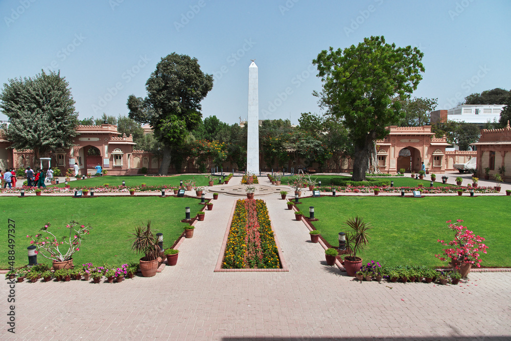 Obraz premium The garden of Mohatta Palace Museum in Karachi, Pakistan