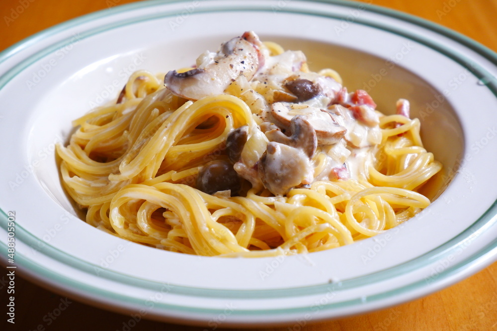キノコとベーコンのクリームパスタ キノコとベーコンのクリームパスタ
