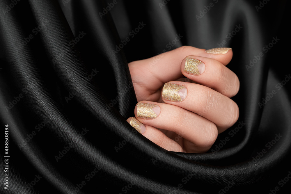 Golden Black Nails Stock Photo - Download Image Now - Black Nail Polish,  Nail Art, Glittering - iStock