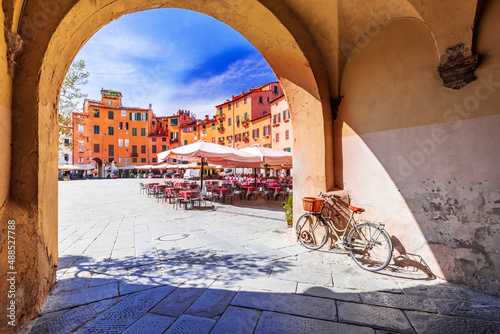 Fototapeta Naklejka Na Ścianę i Meble -  Lucca, Italy - Piazza dell'Anfiteatro, scenic sight of Tuscany