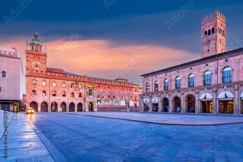 Obraz na płótnie Bologna, Italy - Neptune Fountain and Piazza Maggiore w salonie