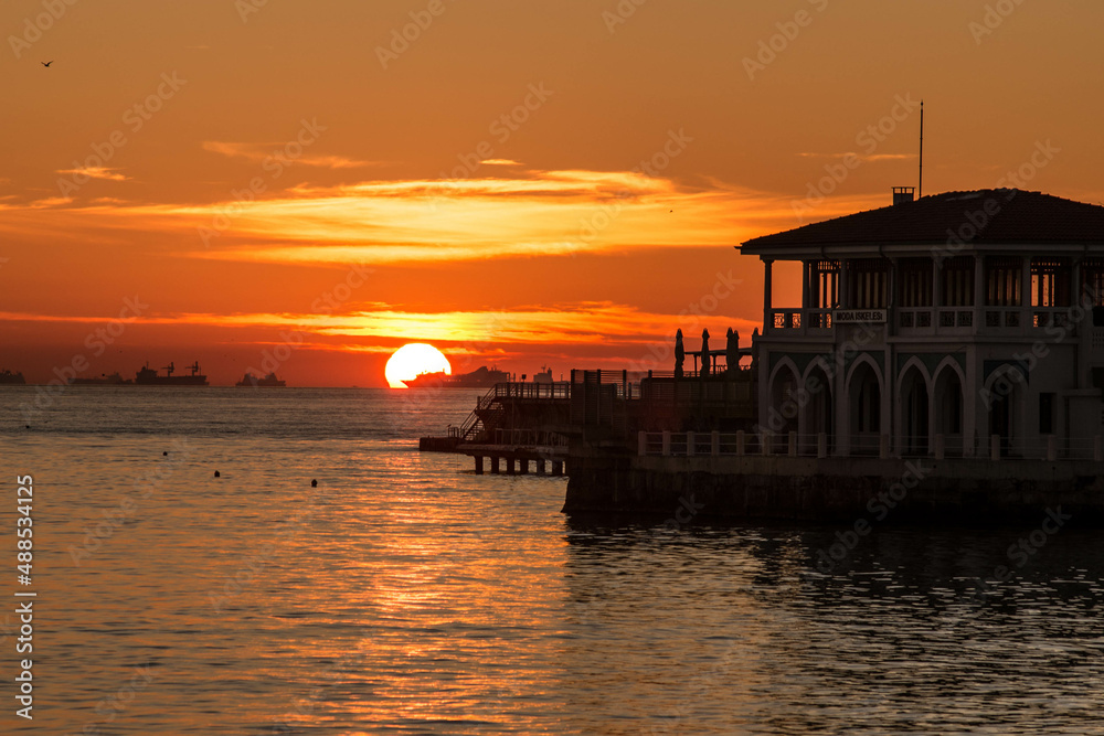 Naklejka premium sunset over the harbor istanbul