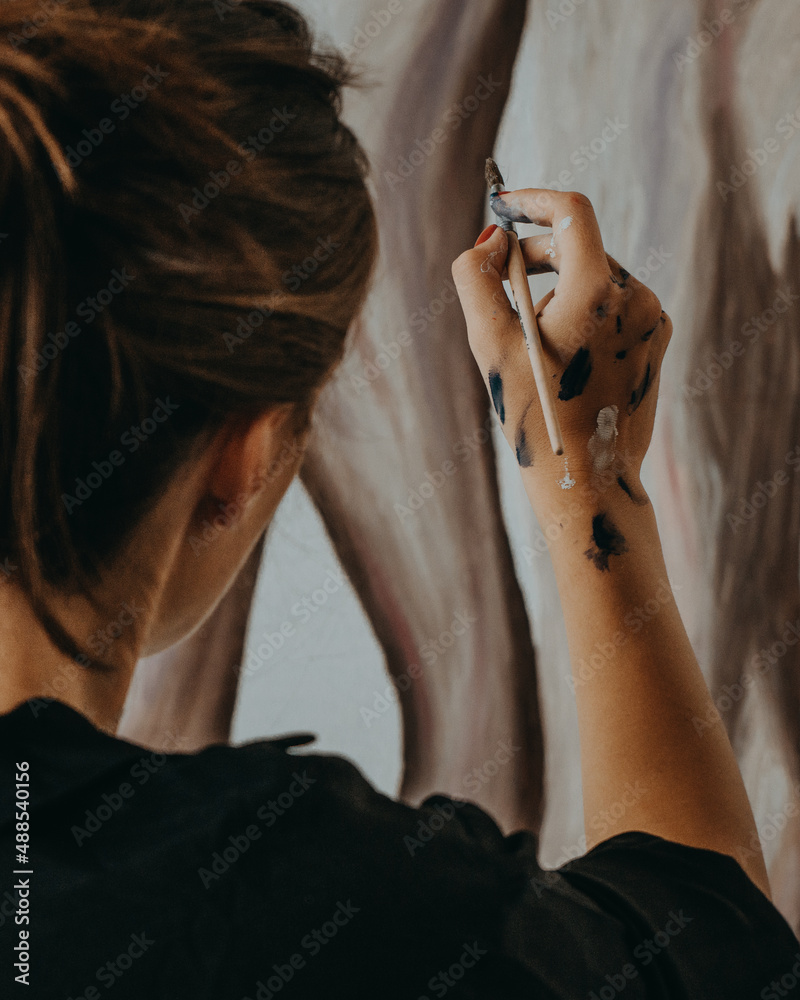 Female artist painting on canvas at home - obrazy, fototapety, plakaty 