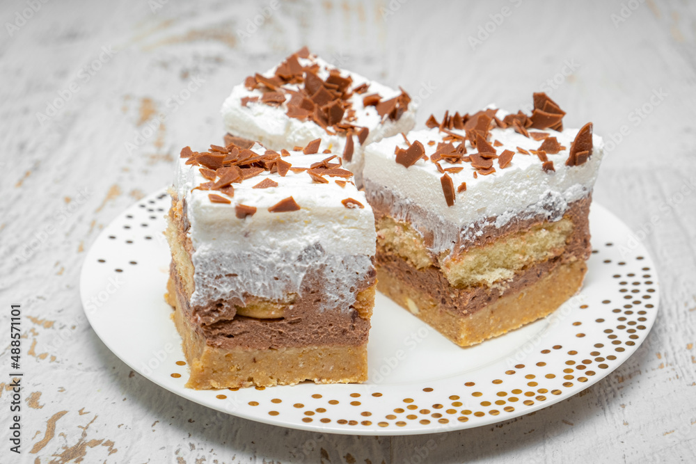 Vanilla chestnut and sweet cream cake. Vanilla chestnut and sweet cream cake.