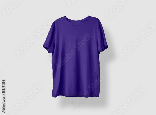 Camiseta para montaje de diseño color morado/lila/violeta. Indumentaria. Remera.