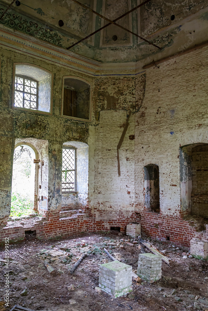 Fototapeta premium the interior of an abandoned temple