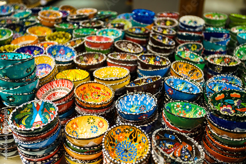 Turkish colorful ceramics on the Istanbul Grand Bazaar © EwaStudio