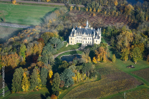 vue aérienne du château Veuve Cliquot à Boursault dans la Marne en France photo