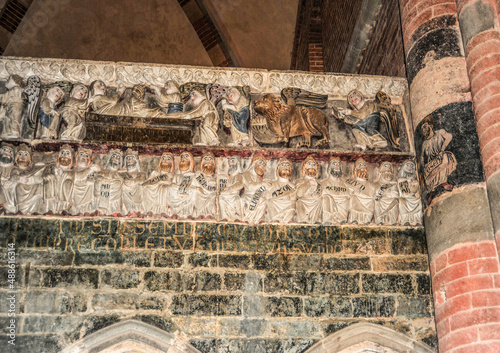 Vezzolano Abbey is an outstanding architectural complex of medieval Piedmont. Of particular interest is the arcade partition in the central nave of the basilica with reliefs of the 12th century