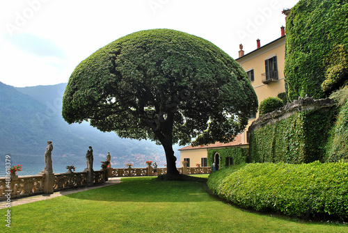 Il giardino di Villa del Balbianello a Tremezzina sul lago di Como. photo