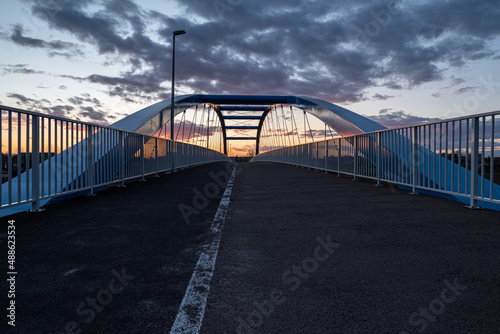 Most imienia Halupczoka w Opolu, kładka dla pieszych i rowerów nad kanałem