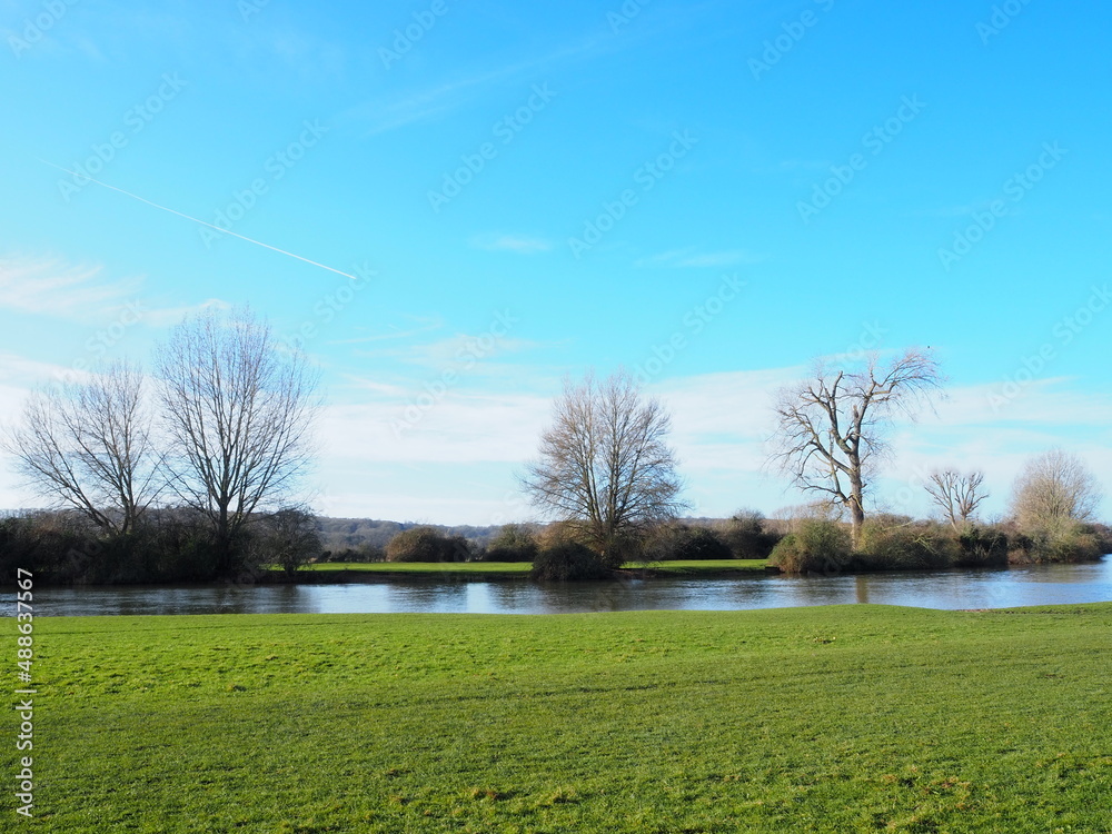 オックスフォードの牧草地と川沿い