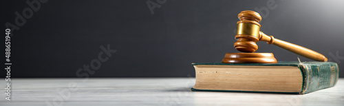Bild auf Leinwand judge gavel on the books