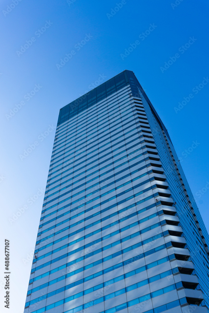 Skyscrapers and refreshing blue sky scenery_48