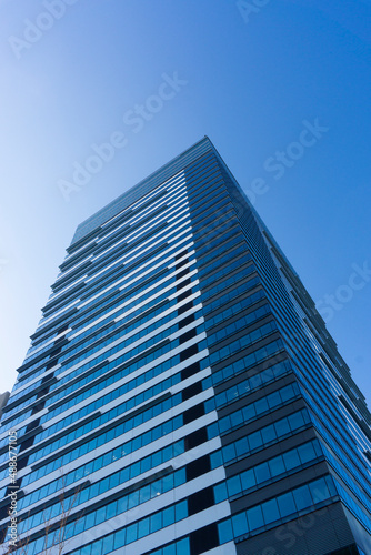 Skyscrapers and refreshing blue sky scenery_47