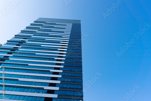 Skyscrapers and refreshing blue sky scenery_58