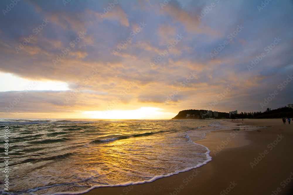 Obraz premium Sunrise at Burleigh Beach