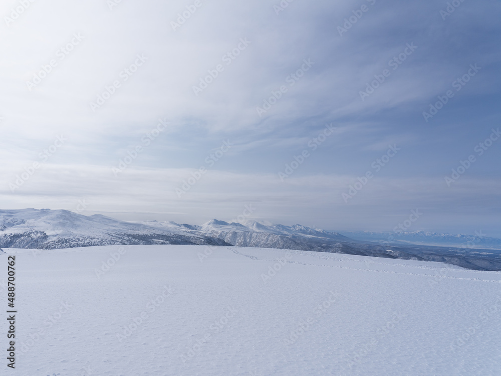 冬の十勝岳連峰