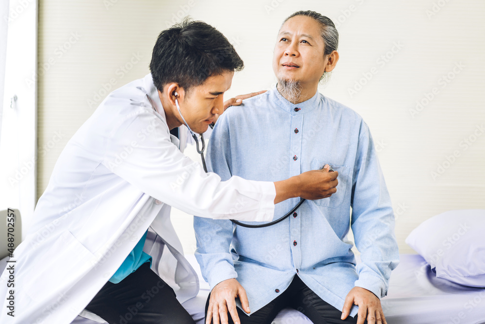 Obraz premium Asian man doctor service help support discussing and consulting talk to asian sick senior man patient at meeting health medical care trust concept in hospital.healthcare and medicine