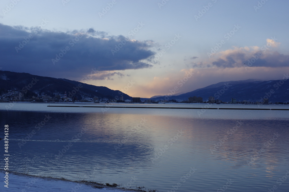 Fototapeta premium 朝焼けの諏訪湖 K3CP3896