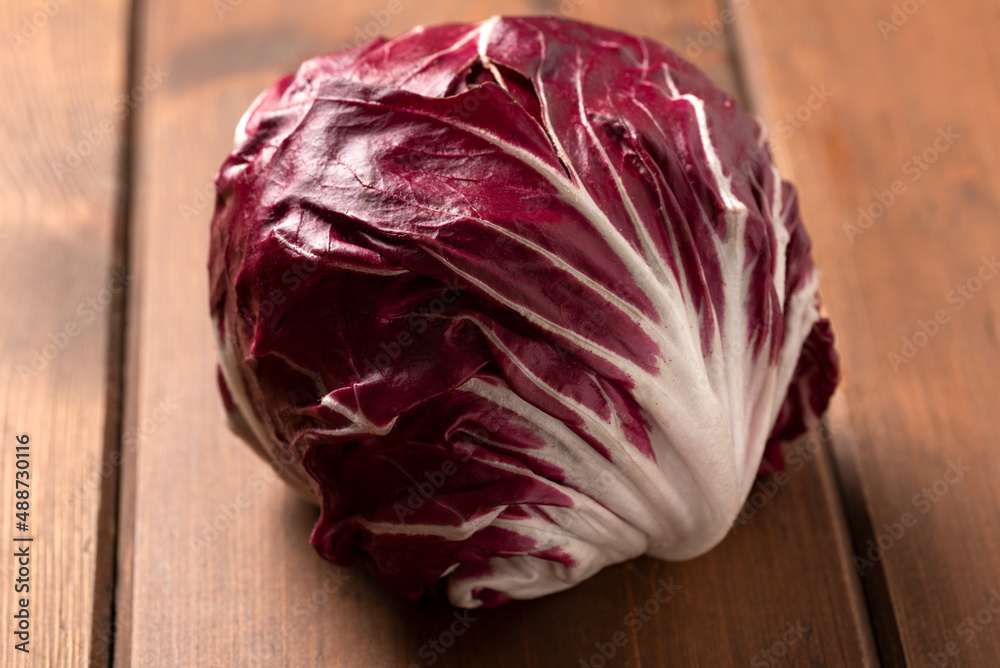 Obraz premium Radicchio rosso fresco, verdura a foglia 