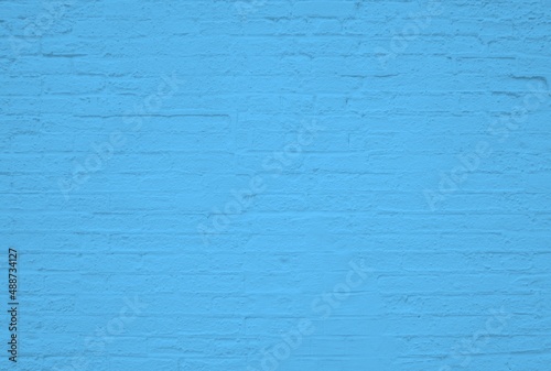 Blaue Backsteinwand - Steinmauer in weiß als Hintergrund