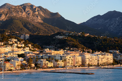 lever du jour sur Roquebrune-Cap-Martin - Alpes-Maritimes Côte d'Azur