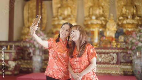 Sisters visit temples on Chinese New Year