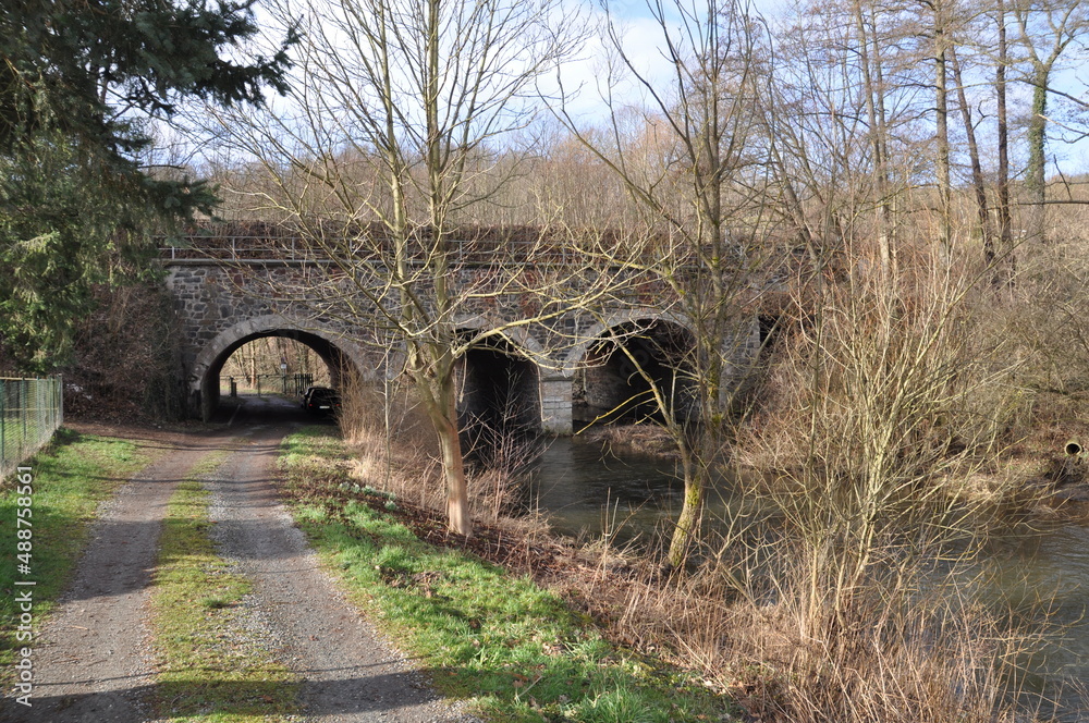 Bahn Brücker über die Weida