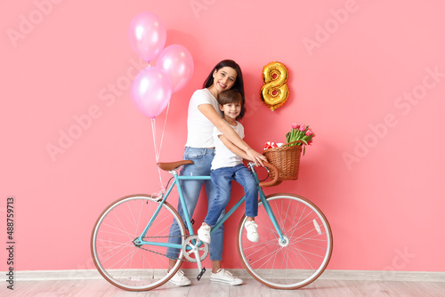 Little son and his mother w...