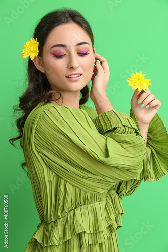 Woman with creative makeup ...