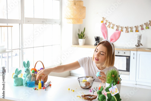 Young woman wearing bunny e...