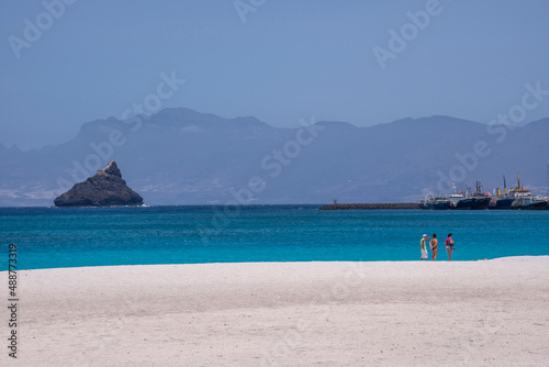 Playa de Laginha en la costa de Mindelo, capital de la isla de San Vicente de Cabo Verde