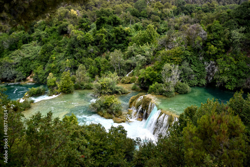 Le parc national de la Krka est situé dans le Sud de la Croatie le long de la rivière Krka. Sa série de 7 cascades fait de lui un itinéraire incontournable en Croatie.