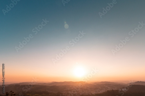 Serra Negra, São Paulo, Brasil: Pôr do sol no alto do Mirante da cidade 
