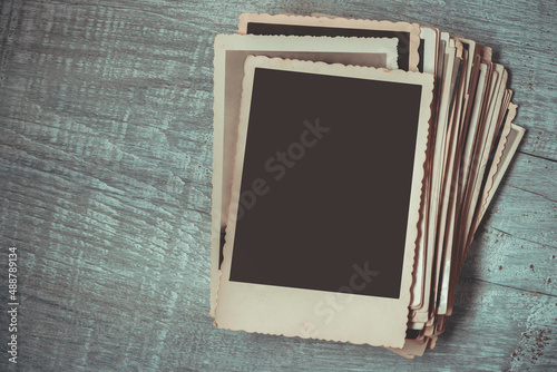 фотографія A stack of old photos