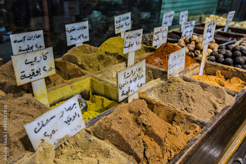 Obraz premium Spices, nuts and sweets shop on the market in Amman downtown, Jordan. Choice of Arabic spices on the Middle East bazaar, Jordan