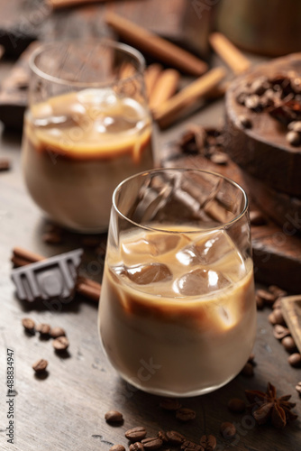 Cream and coffee cocktail in glasses with ice.