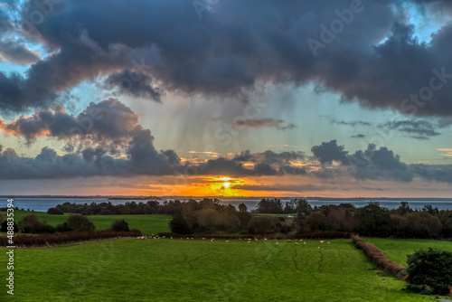 Valokuva Cloudy morning at Toormakeady Lough Mask on Mayo Ireland