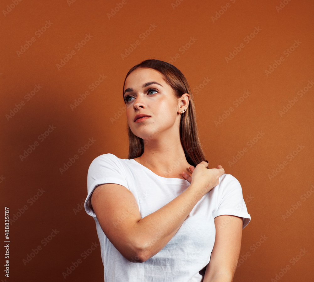 Obraz premium young pretty girl with blond hair posing cheerful on brown background, lifestyle people concept
