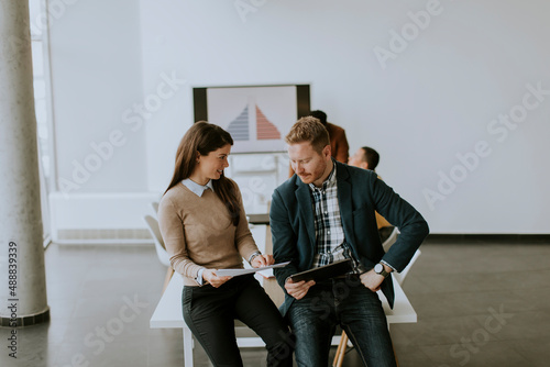 Young entrepreneur couple s...