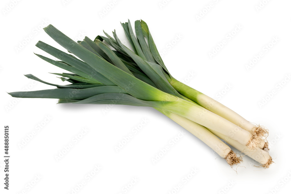 Fototapeta premium Fresh raw leeks isolated on white background, top view