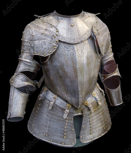 Photo Medieval knight suit of armor protection isolated on black background with clipping path