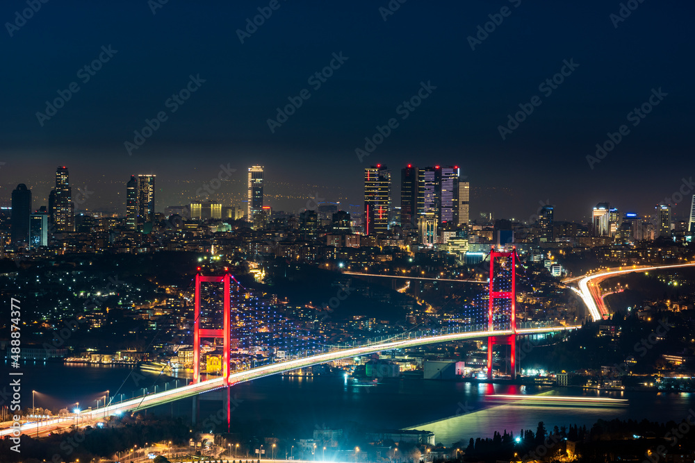 Obraz premium Istanbul Bosphorus Bridge at night. 15th July Martyrs Bridge. Night view from Camlica Hill. Istanbul, Turkey.